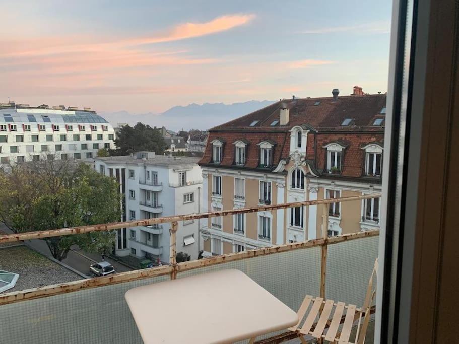 Apartamento Beautiful Studio 2 Minutes From The Train Station Lausana Exterior foto
