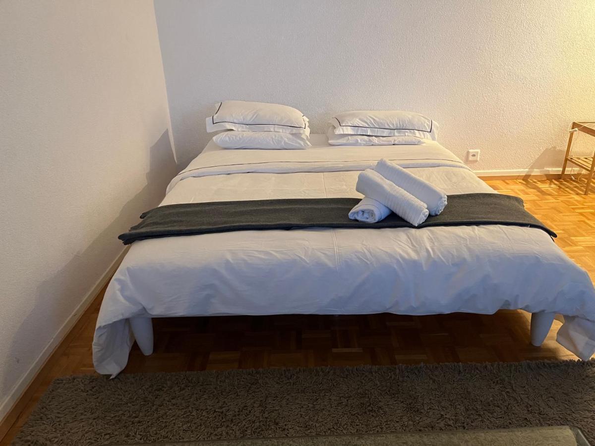 Apartamento Beautiful Studio 2 Minutes From The Train Station Lausana Exterior foto